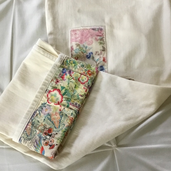 Johnny Was Cream Cropped Jeans with Floral Accents (EUC) - Picture 4 of 8